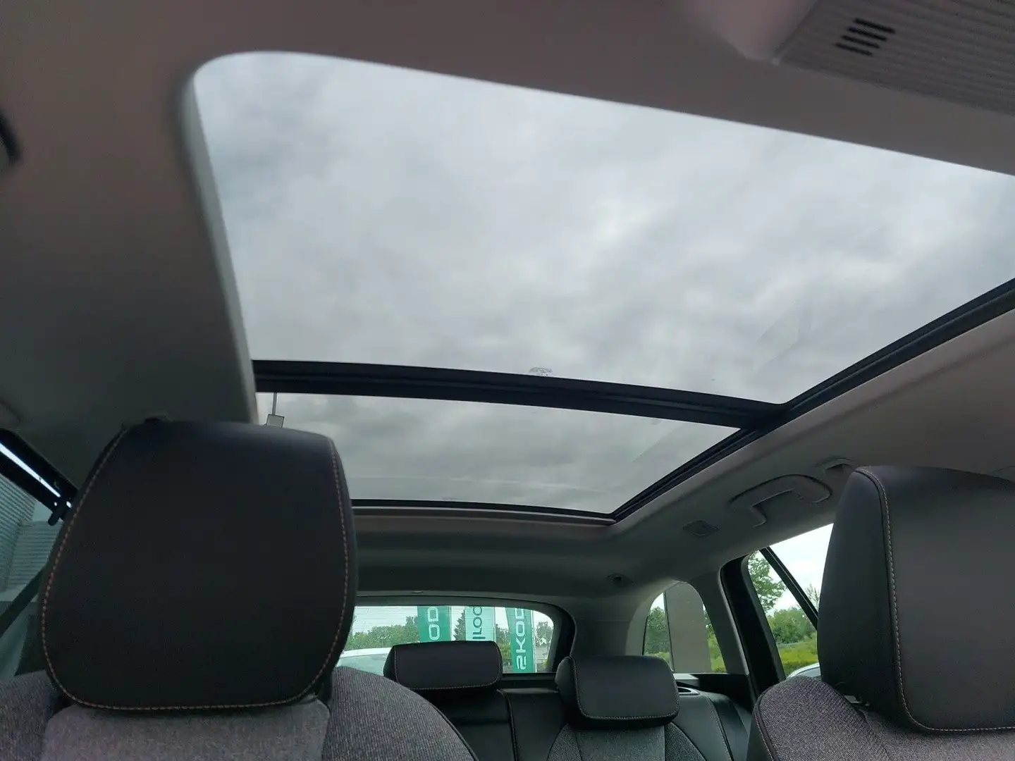 Skoda Octavia Combi 1.5 TSI mHEV Pdach/AHK/Matrix Schwarz - 2