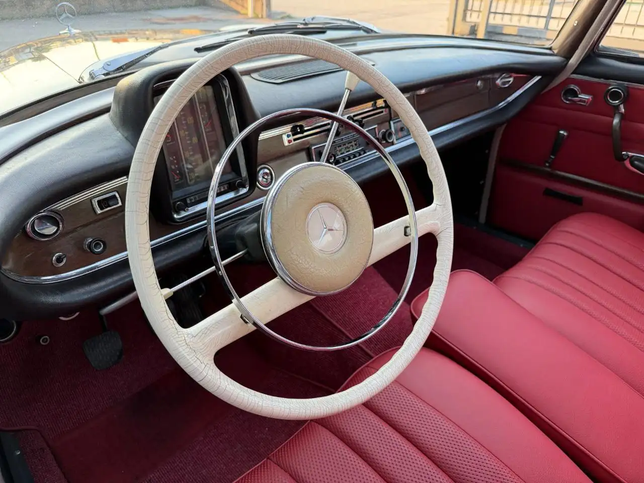 Mercedes-Benz 220 SE * TETTO APRIBILE * SERVICE BOOK *, foto 10