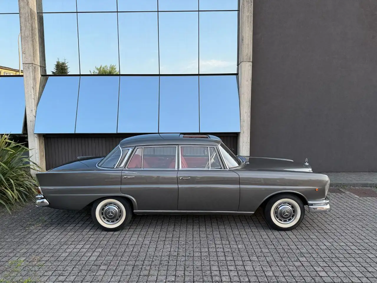 Mercedes-Benz 220 SE * TETTO APRIBILE * SERVICE BOOK *, foto 3