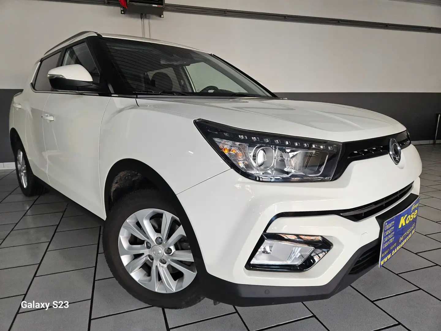 SsangYong Tivoli 1.6NAVIGATION/CARPLAY/BOITE AUTO/GARANTIE/CAR-PASS Blanc - 1