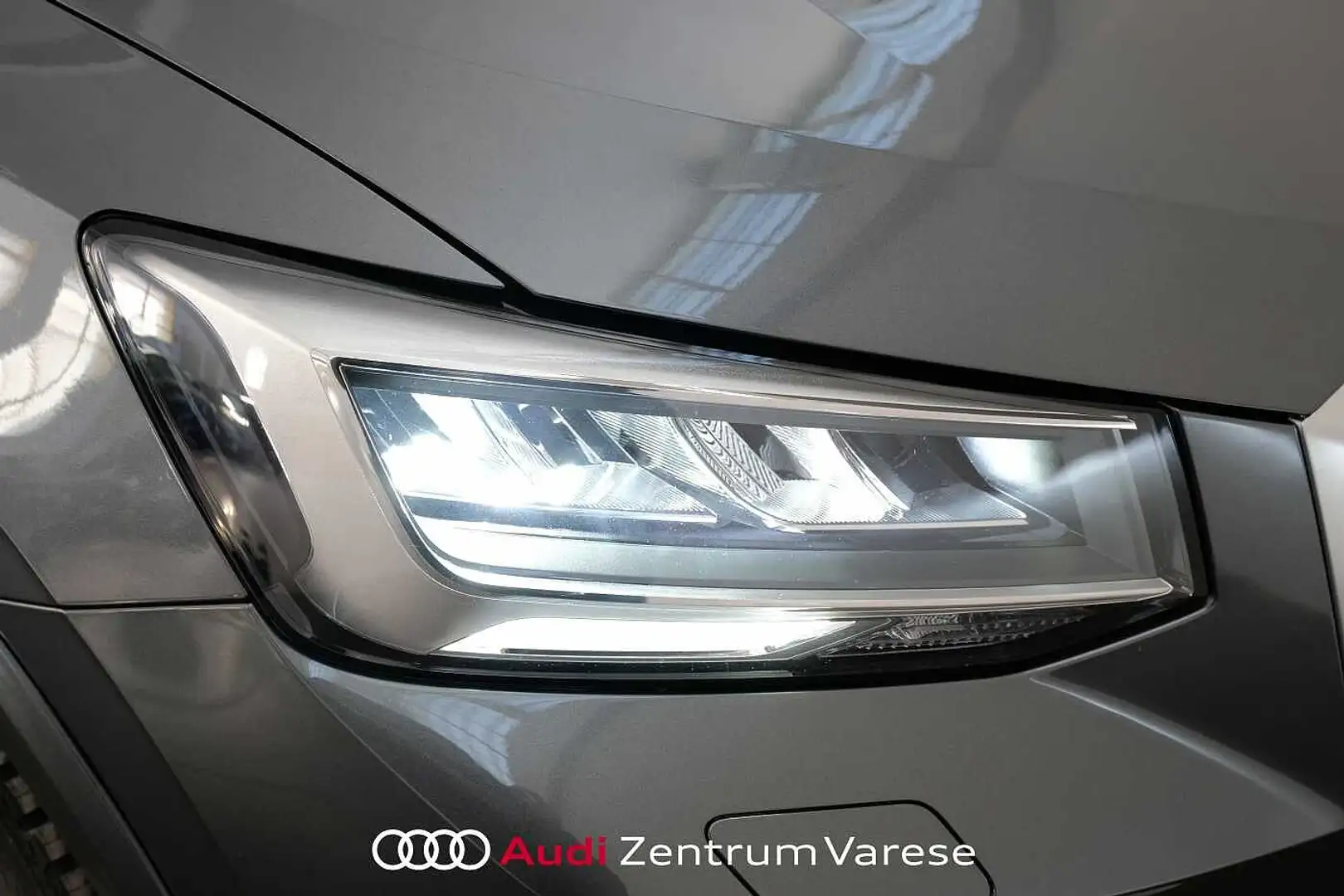 Audi Q2 30 TDI 116CV Stronic Sline Edition Grigio - 2