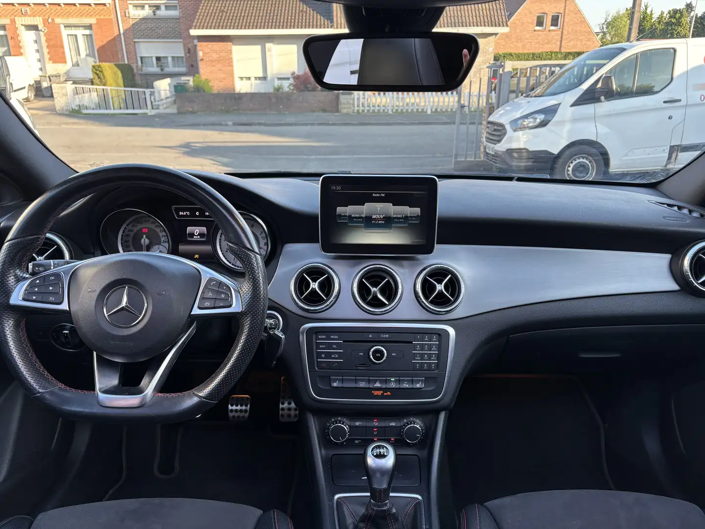 Mercedes-Benz CLA 180 Shooting Brake Fascination AMG // Toit Ouvrant - 1