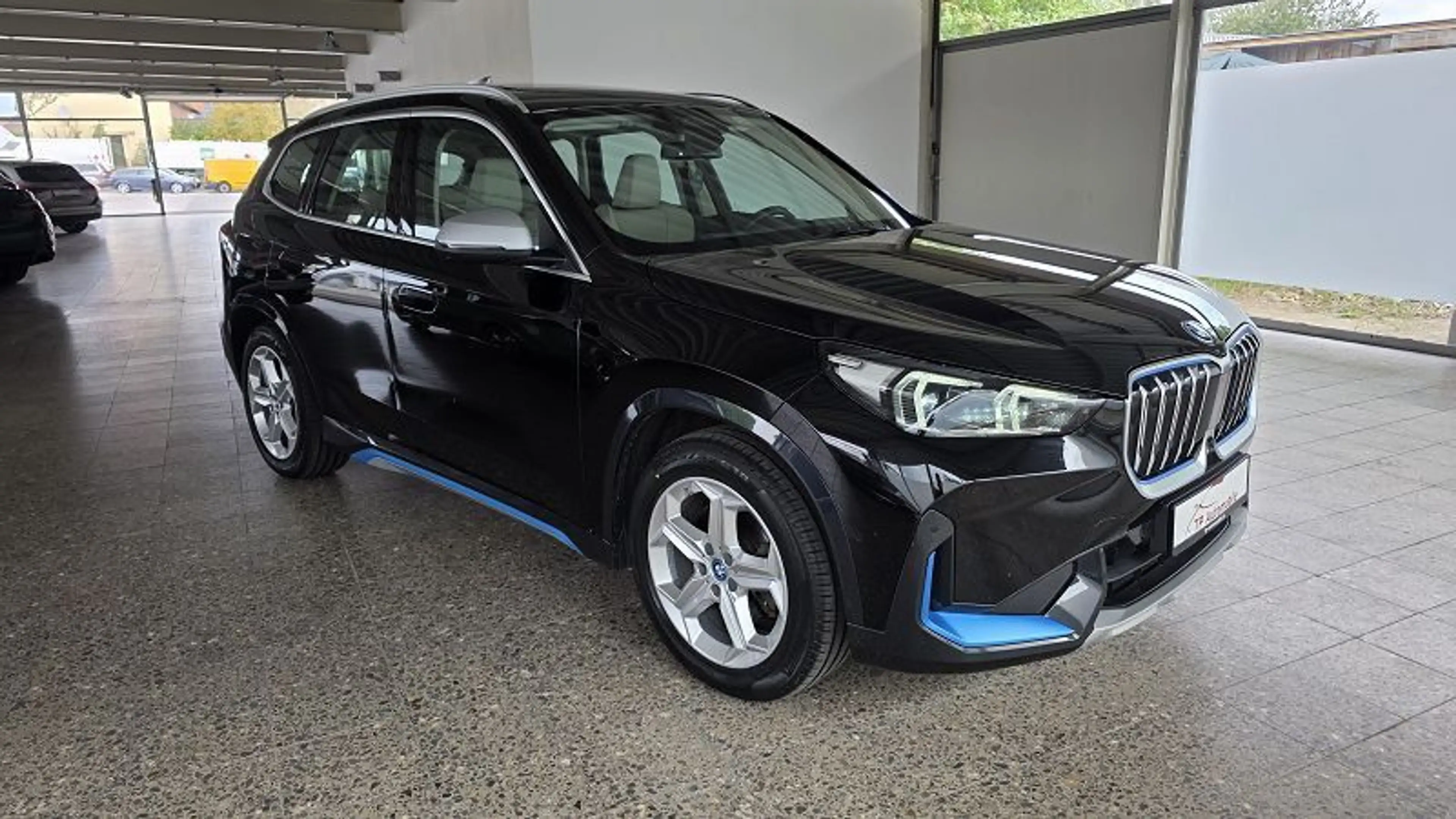 BMW iX1 xLine*Pano*Inno*HuD*Kam+Park*SH*Spu 93,5% — photo 3