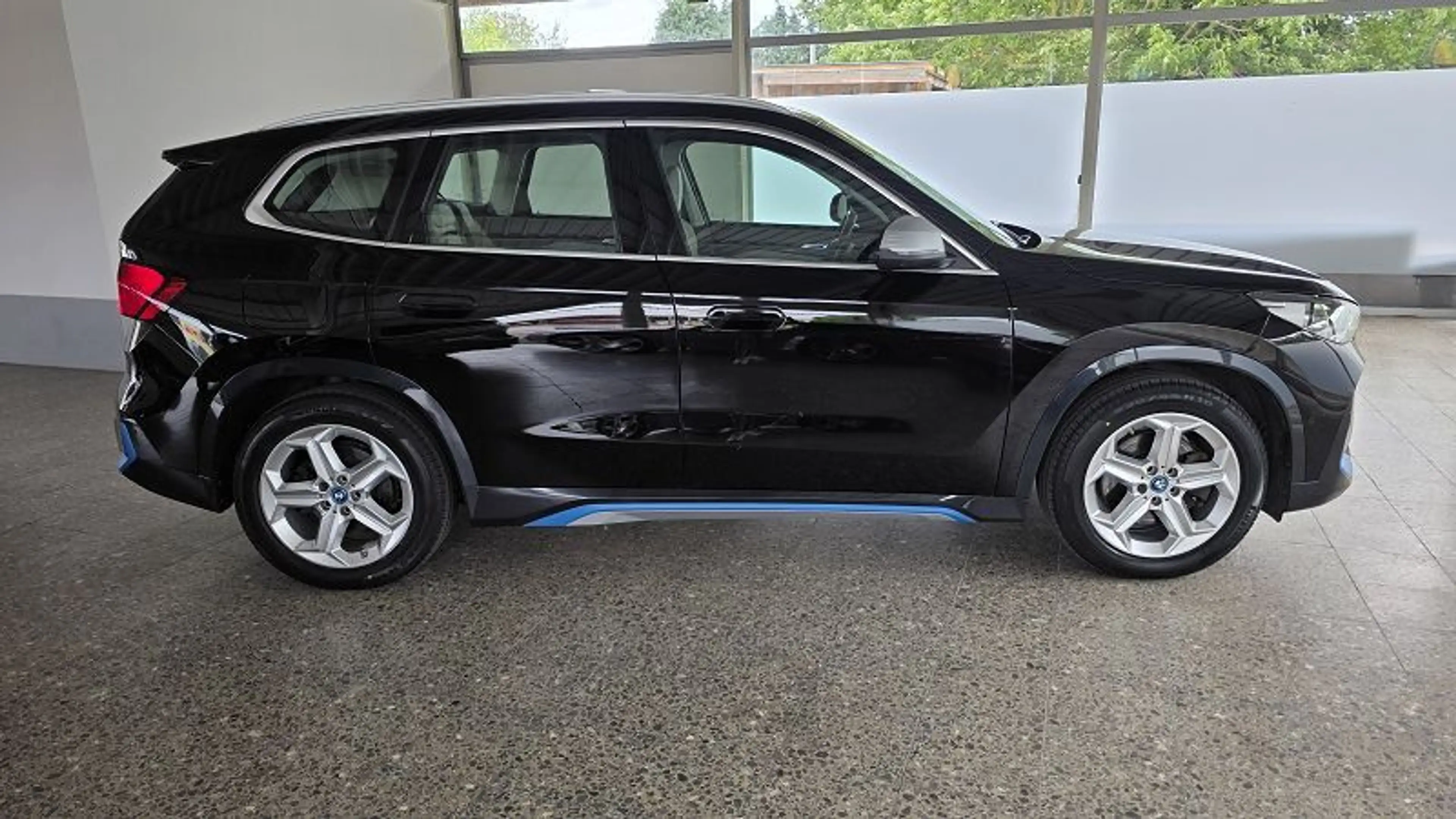 BMW iX1 xLine*Pano*Inno*HuD*Kam+Park*SH*Spu 93,5% — photo 4
