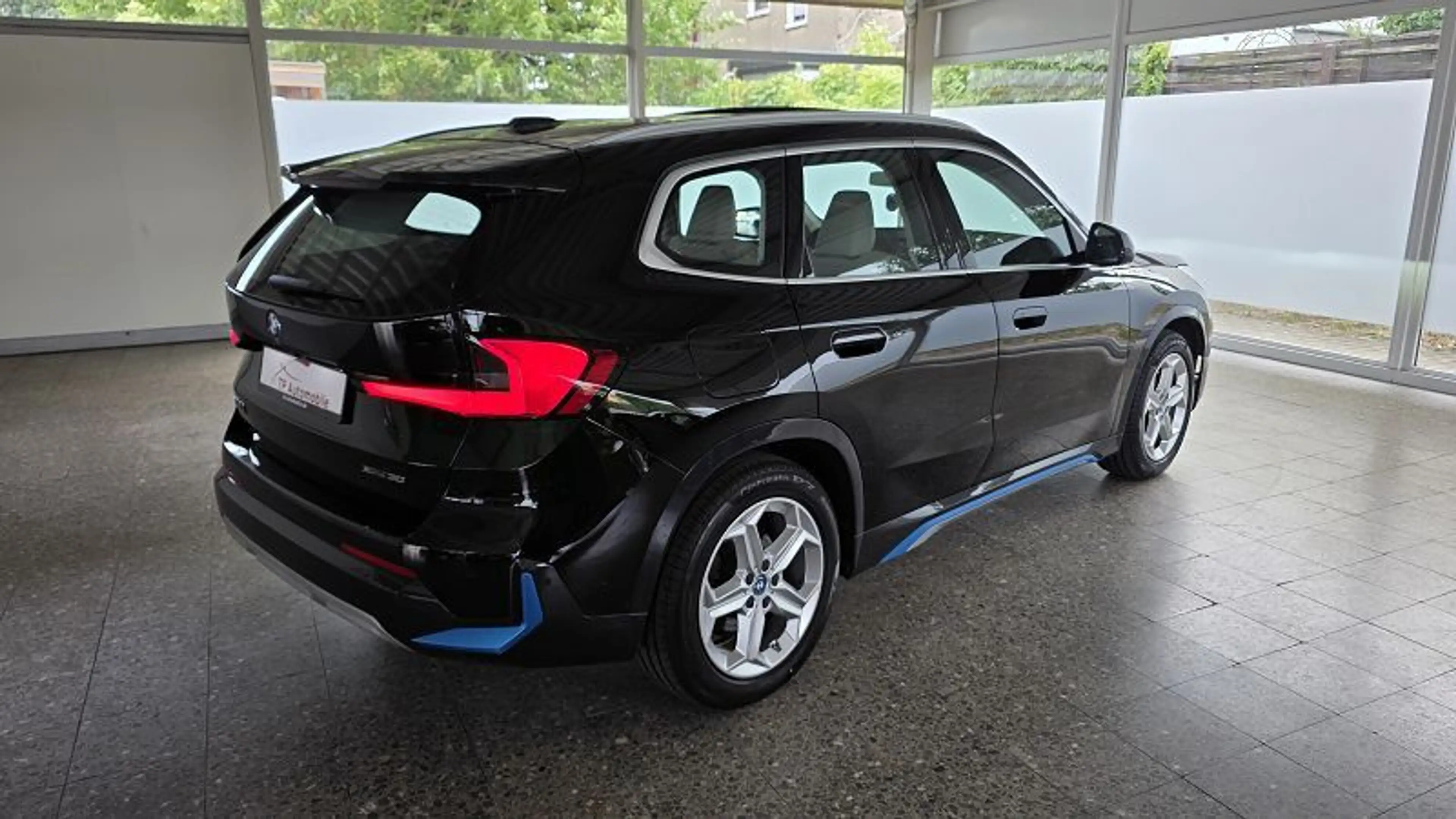 BMW iX1 xLine*Pano*Inno*HuD*Kam+Park*SH*Spu 93,5% — photo 5