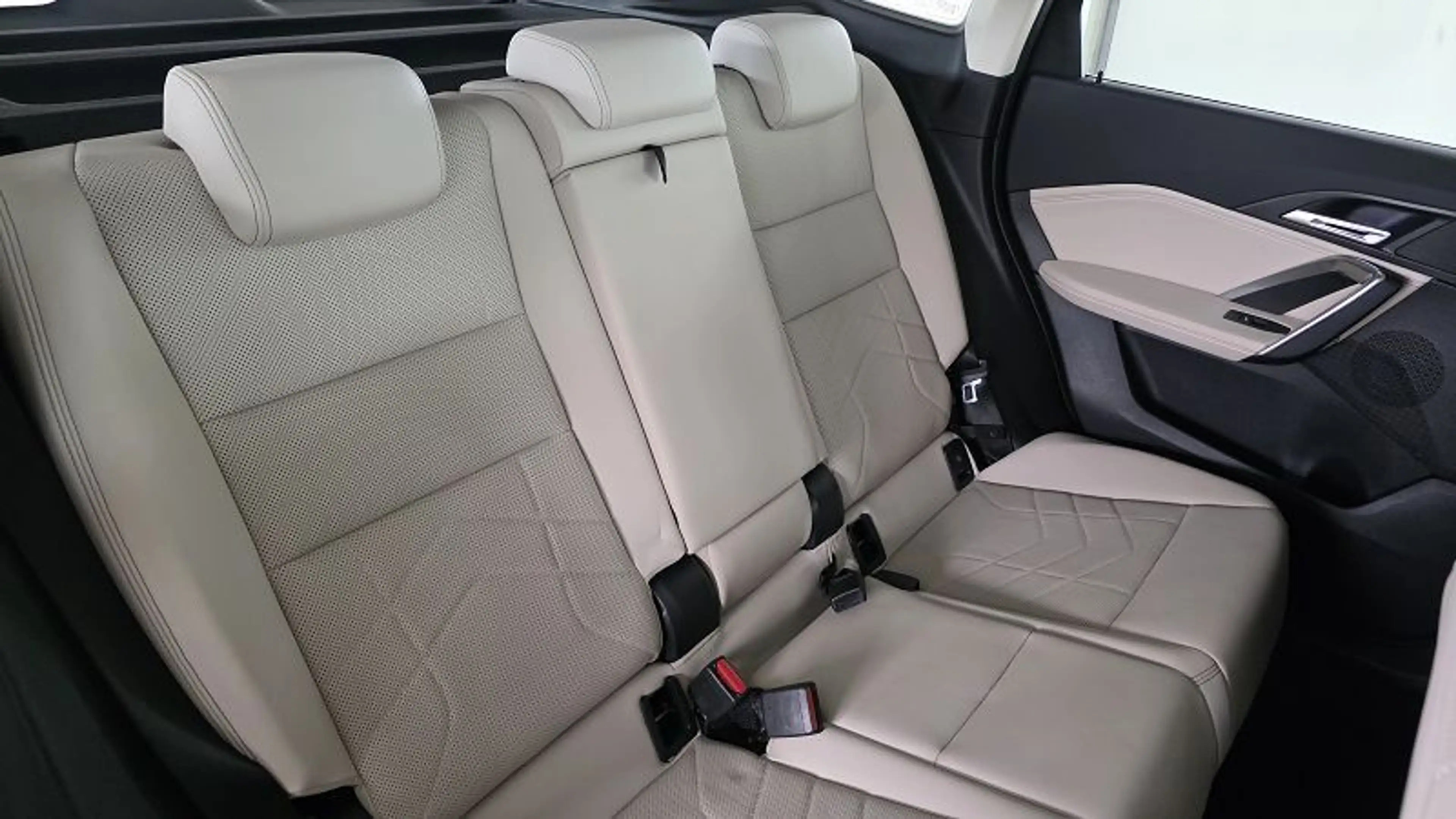 BMW iX1 xLine*Pano*Inno*HuD*Kam+Park*SH*Spu 93,5% — photo 15