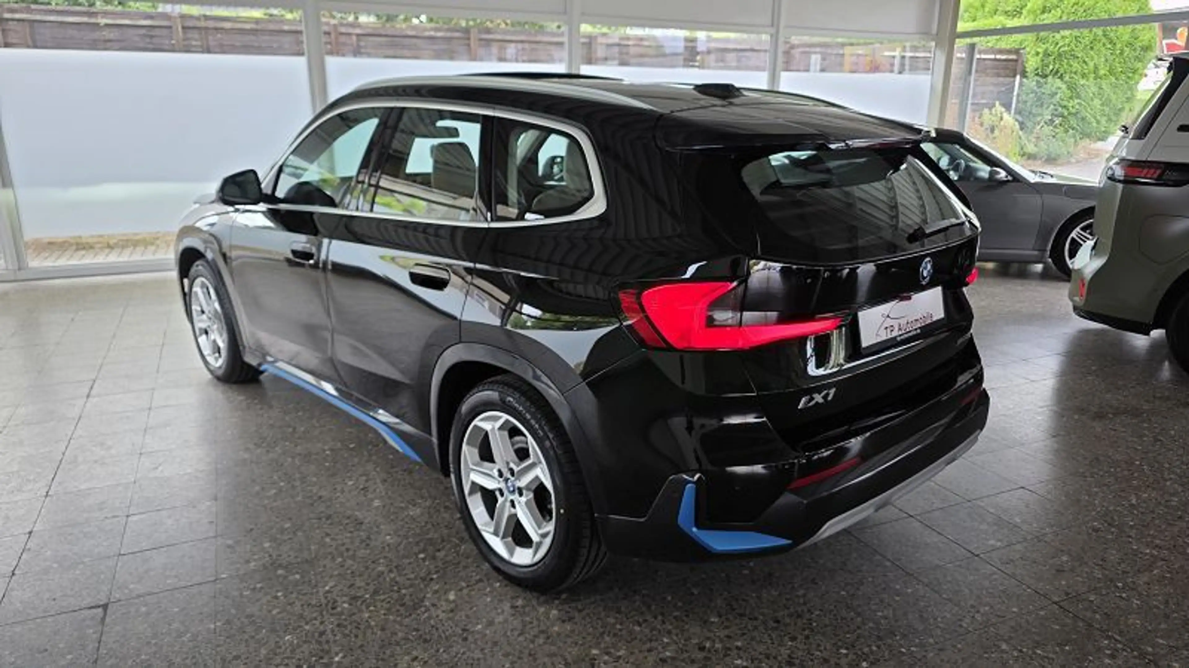 BMW iX1 xLine*Pano*Inno*HuD*Kam+Park*SH*Spu 93,5% — photo 7