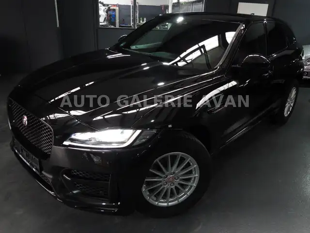 Jaguar F-Pace view 9