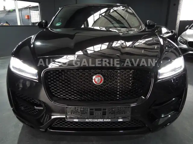 Jaguar F-Pace view 6