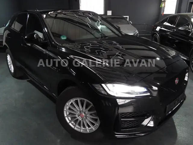 Jaguar F-Pace view 3