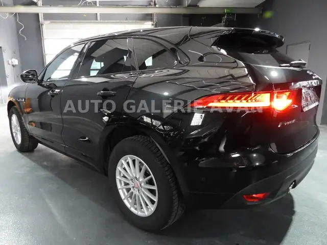 Jaguar F-Pace view 10