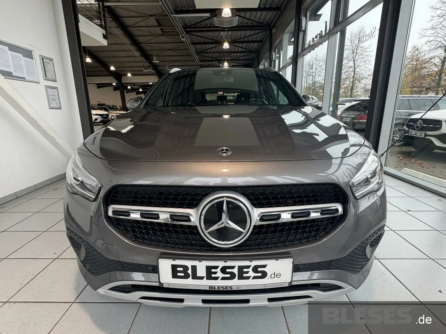 Mercedes-Benz GLA 250 GLA 250 4M Style+MBUX+LED+Kamera+StHz+Offroad-P. Gris - 2