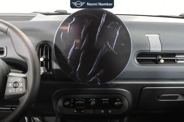 Mini Hatch view 10
