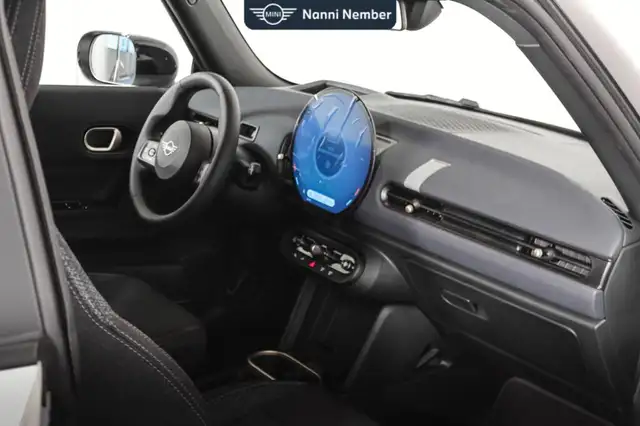 Mini Hatch view 8