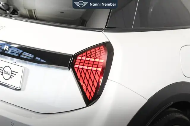 Mini Hatch view 6