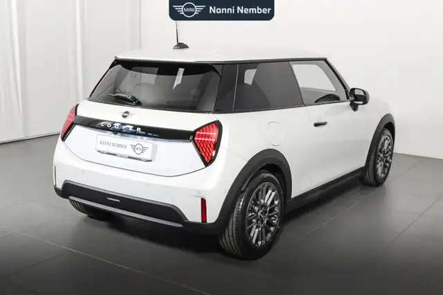 Mini Hatch view 3