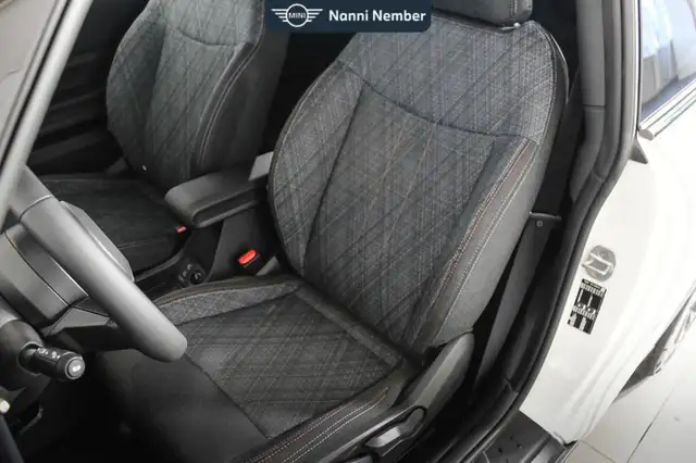 Mini Hatch view 12
