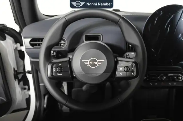 Mini Hatch view 14