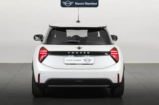 Mini Hatch view 4