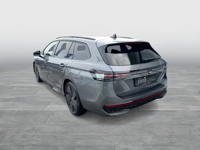 Volkswagen Passat view 4