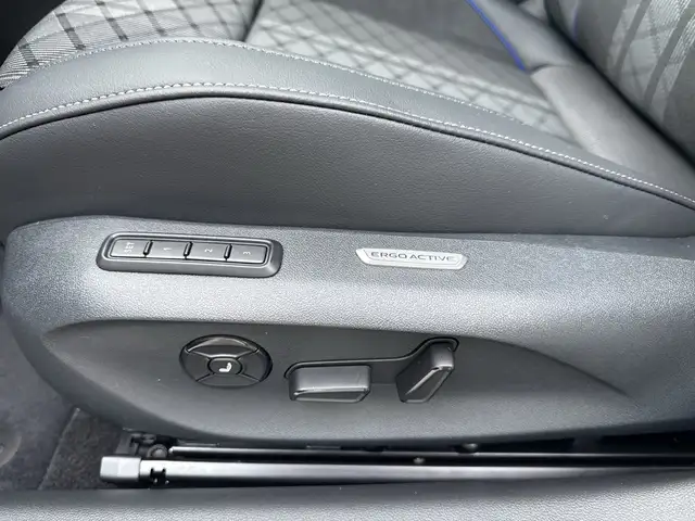 Volkswagen Passat view 11