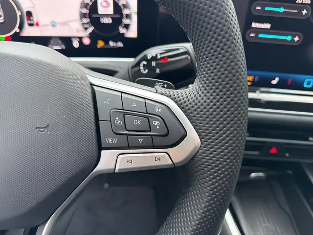 Volkswagen Passat view 14