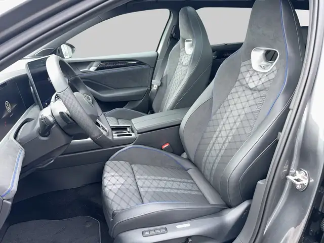 Volkswagen Passat view 9