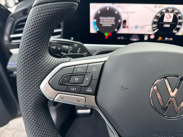 Volkswagen Passat view 13
