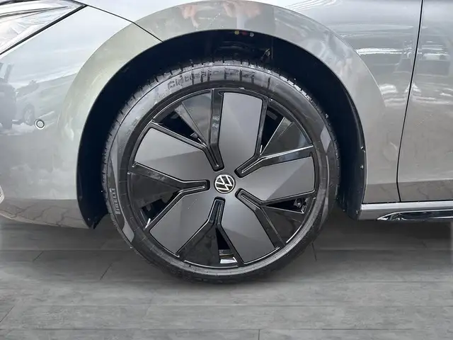 Volkswagen Passat view 8