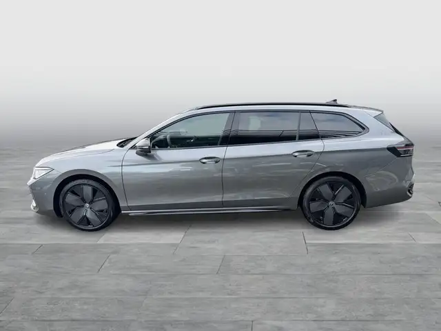 Volkswagen Passat view 3