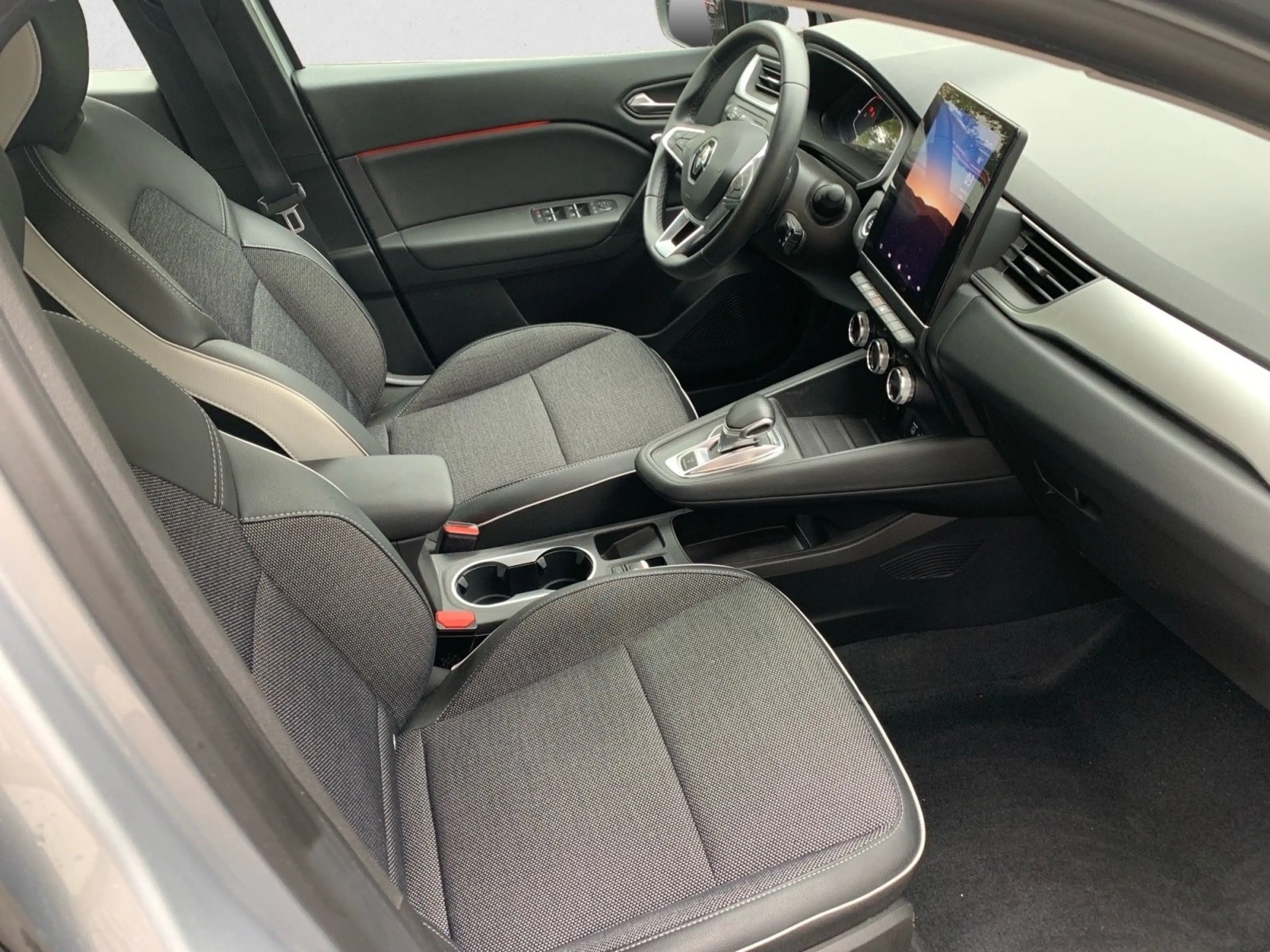Renault Captur II Intens — photo 14