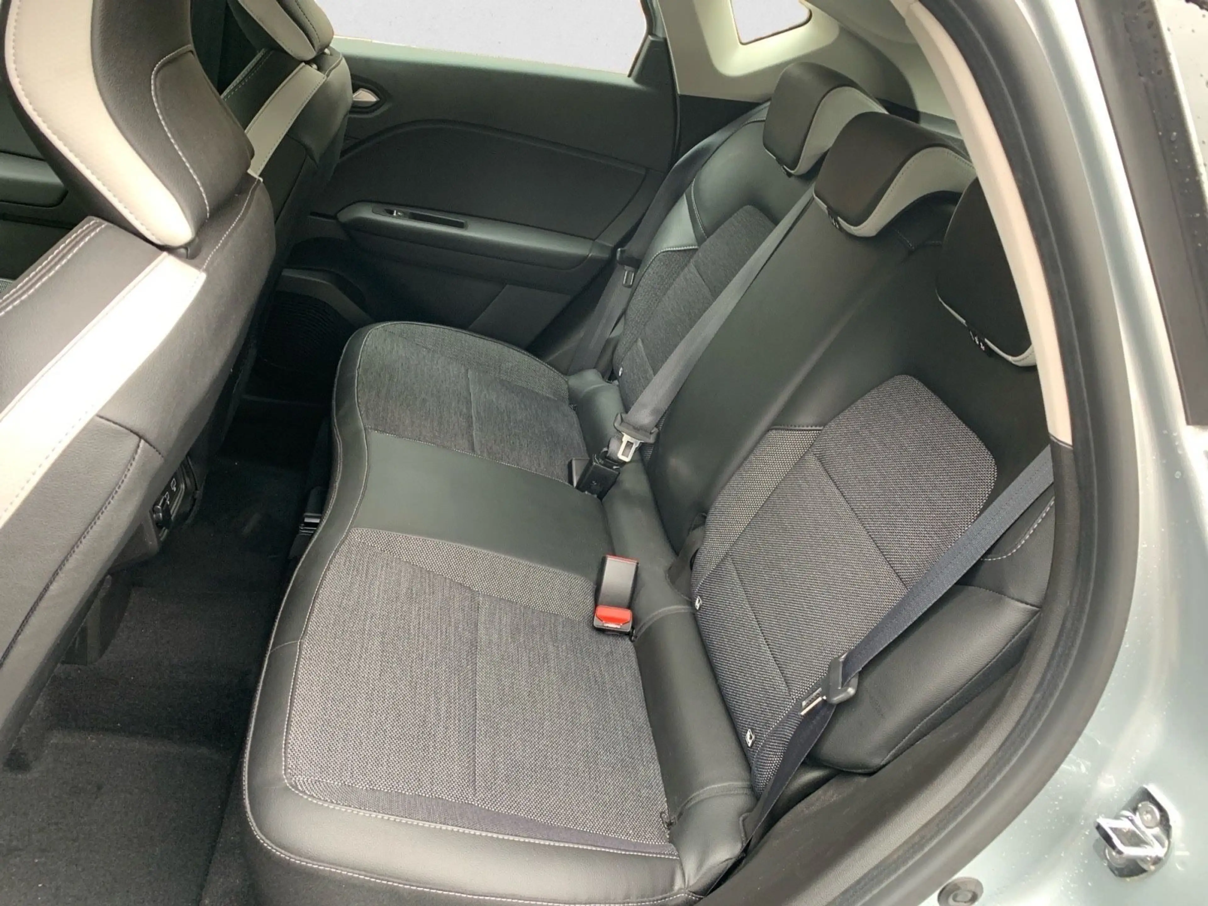 Renault Captur II Intens — photo 15