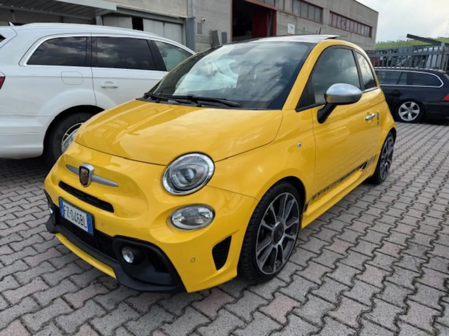 Abarth 595 1.4 Turbo T-Jet 165 CV Turismo Jaune - 1