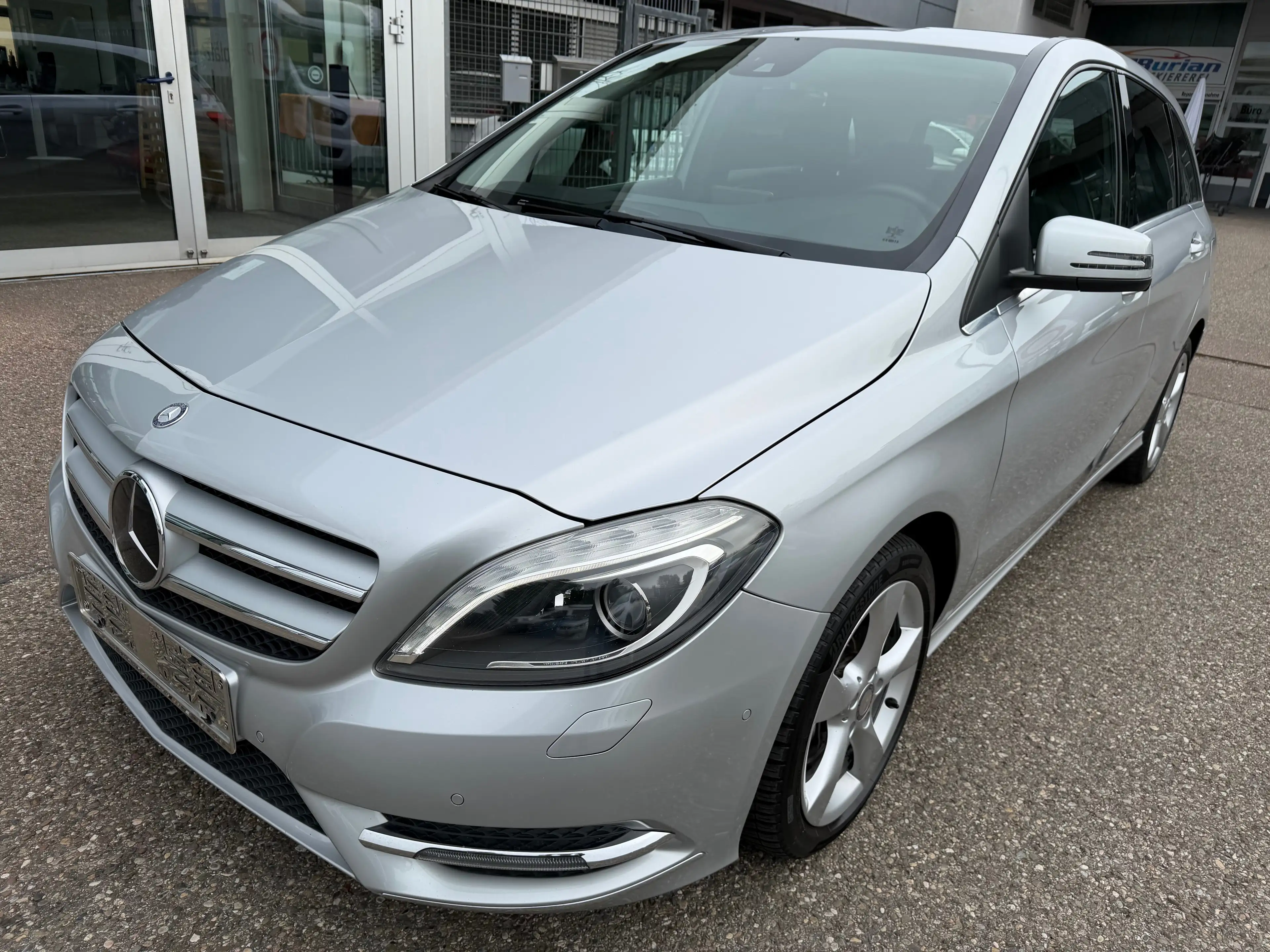 Mercedes-Benz B 220 CDI 7G-DCT *SPORTP./STANDH./NAVI/XENON/RFK/AHK*