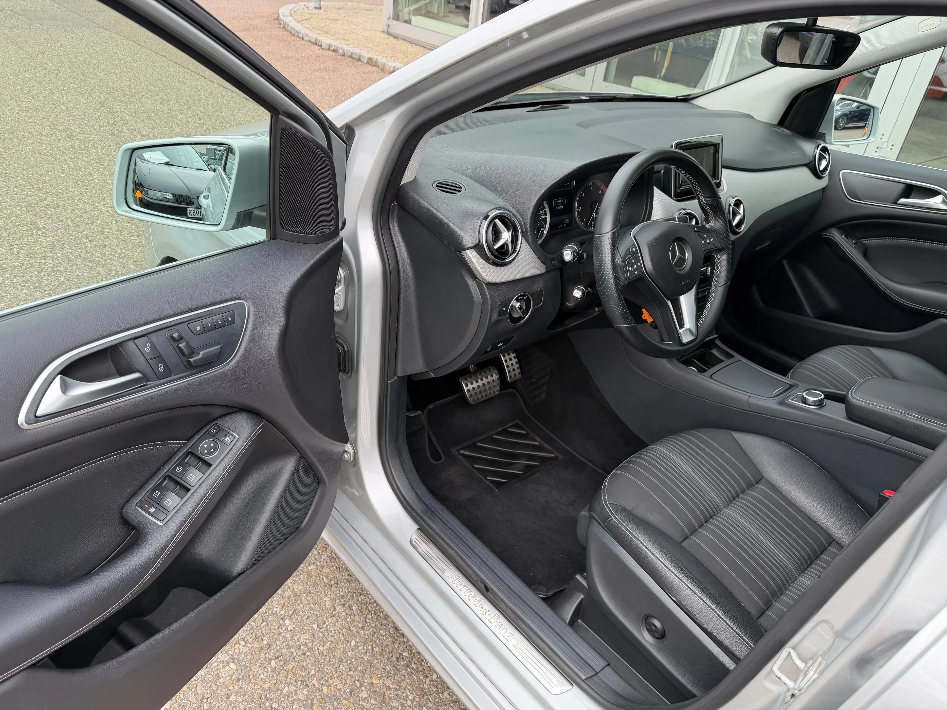 Mercedes-Benz B 220 CDI 7G-DCT *SPORTP./STANDH./NAVI/XENON/RFK/AHK* — photo 13