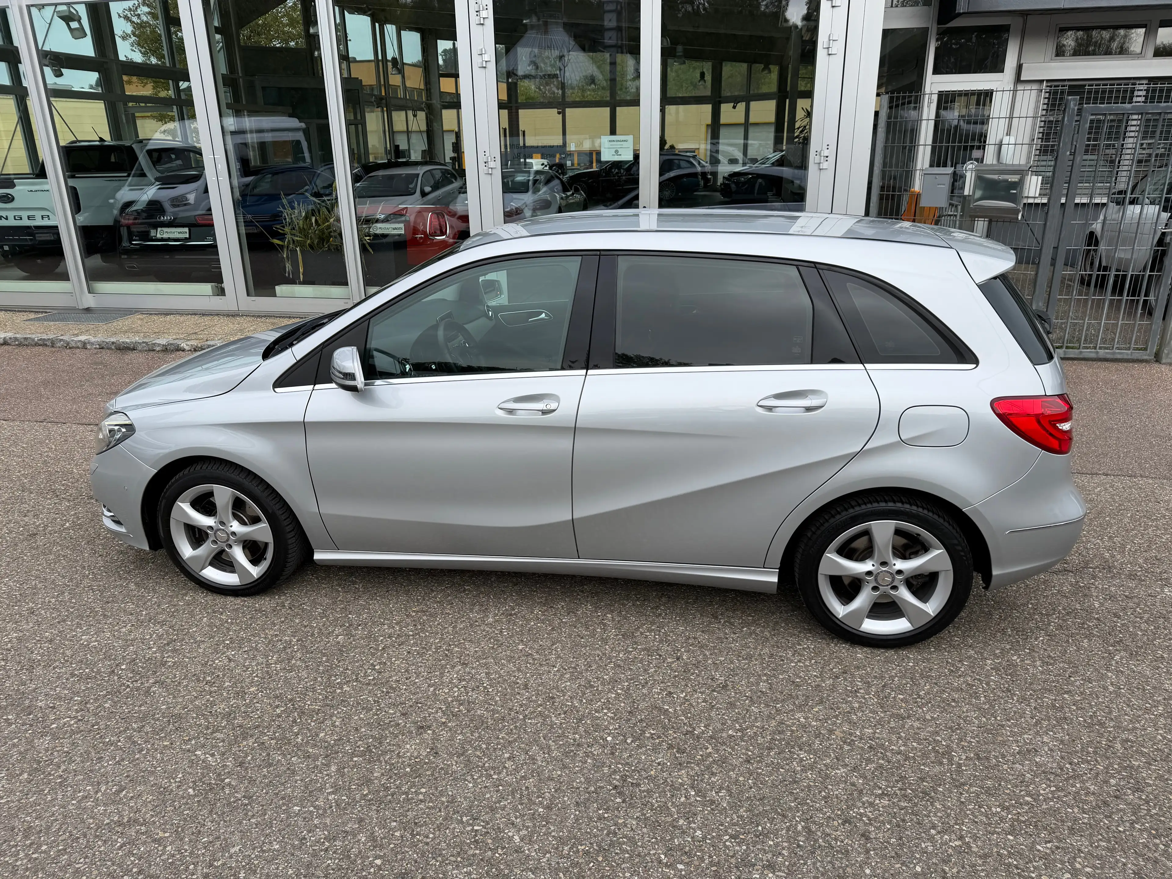Mercedes-Benz B 220 CDI 7G-DCT *SPORTP./STANDH./NAVI/XENON/RFK/AHK* — photo 4