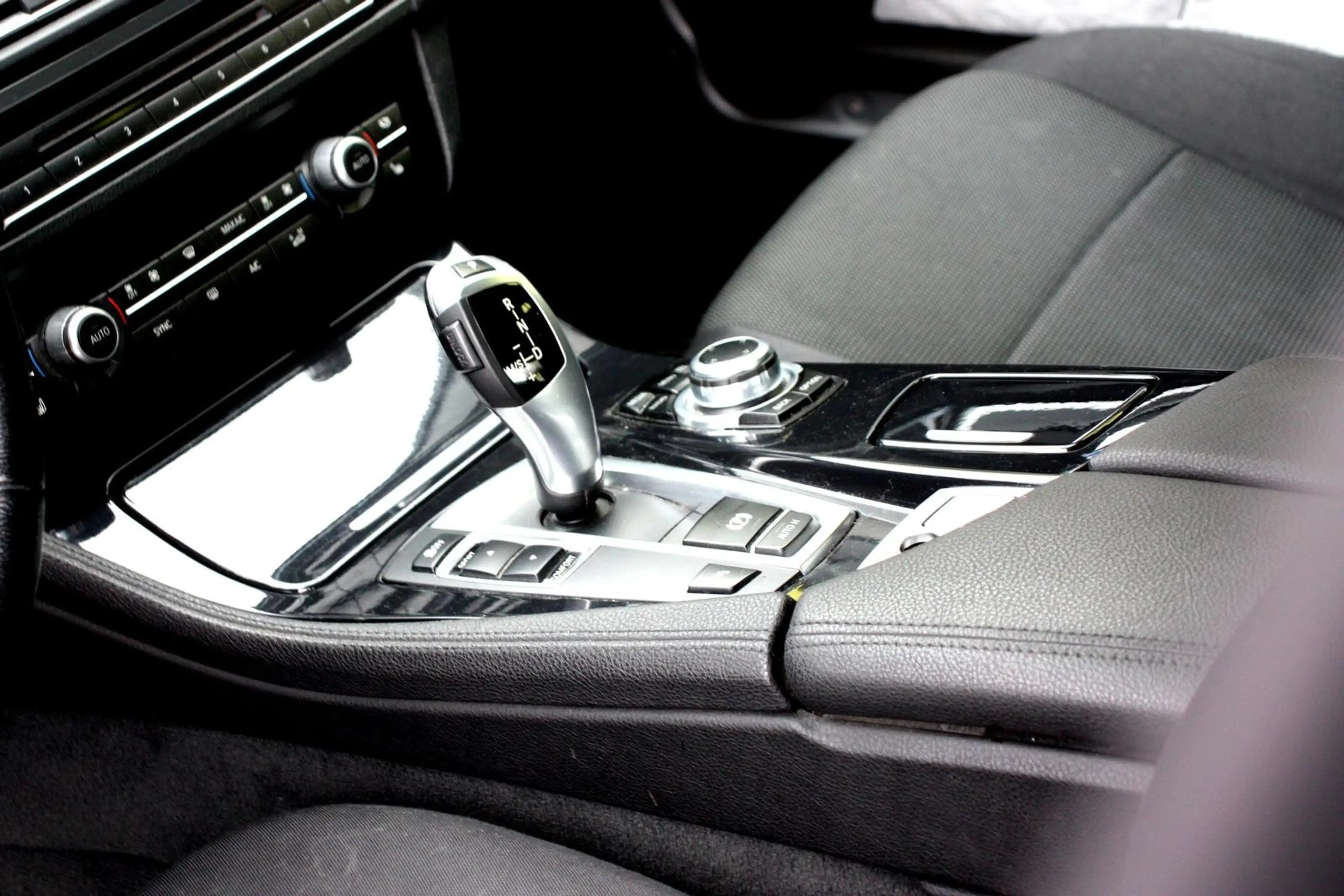 BMW 525 d Business 1. Hd MY Steptronic Navi PDC Sitzheizun — photo 7