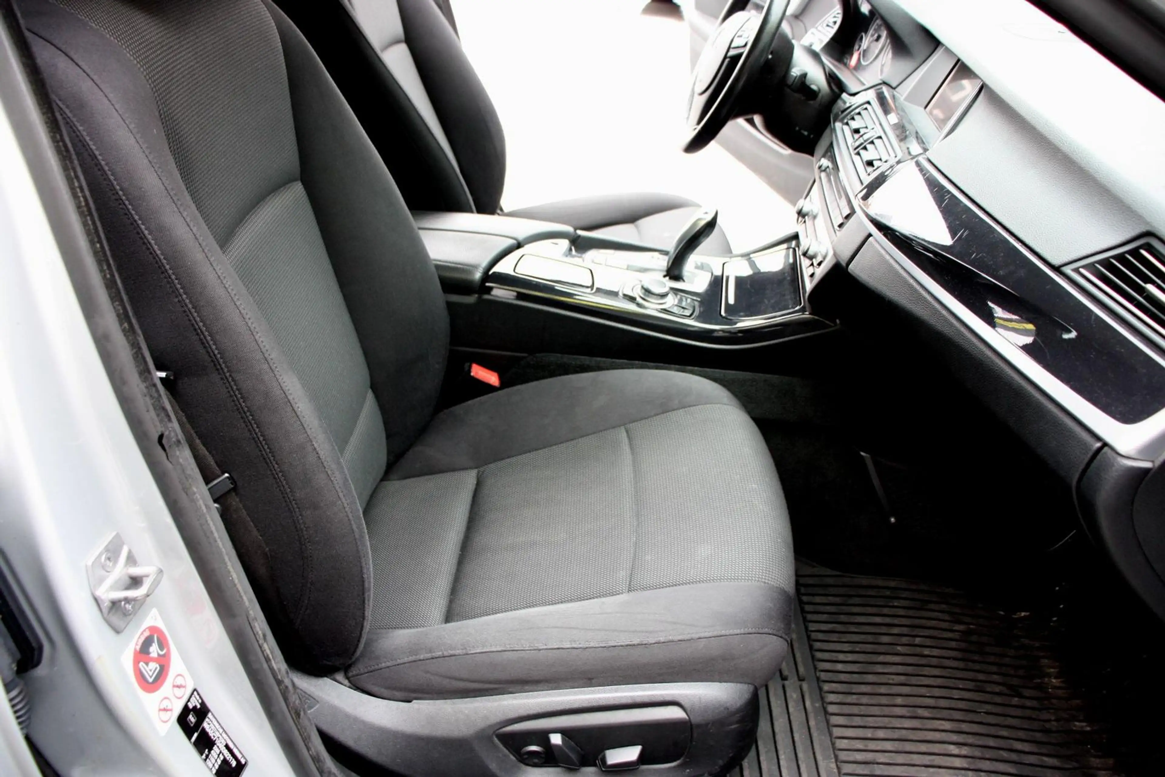BMW 525 d Business 1. Hd MY Steptronic Navi PDC Sitzheizun — photo 11
