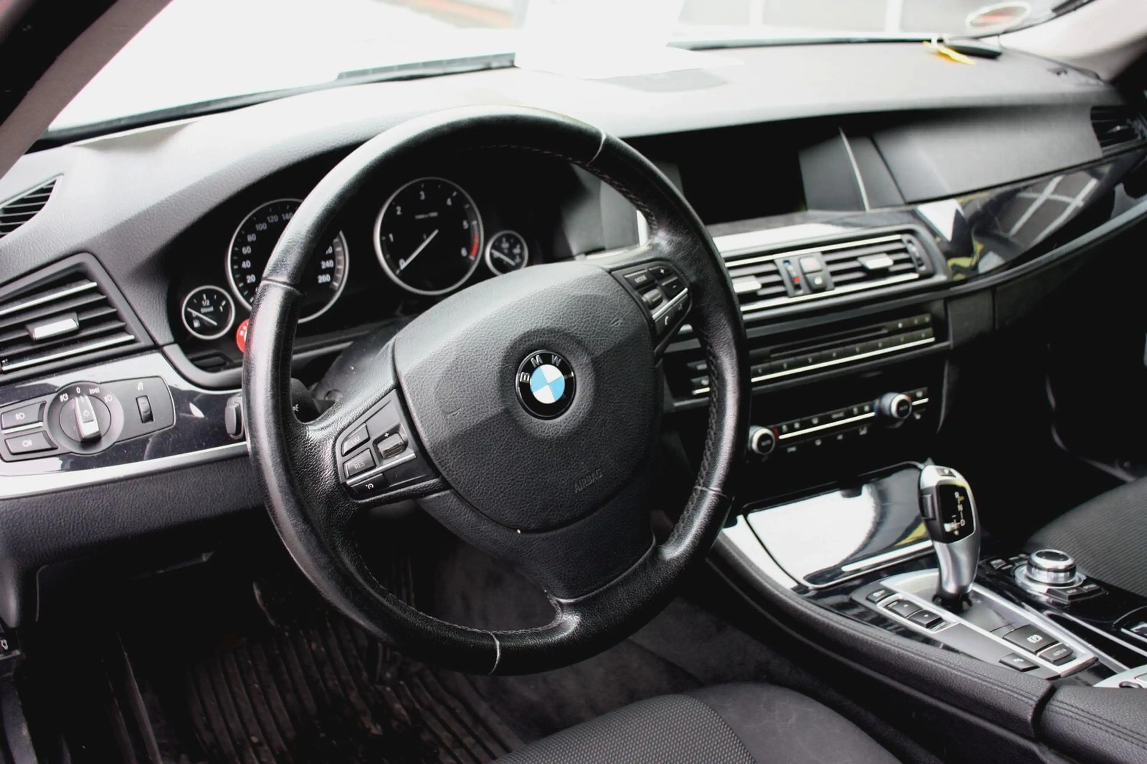 BMW 525 d Business 1. Hd MY Steptronic Navi PDC Sitzheizun — photo 5