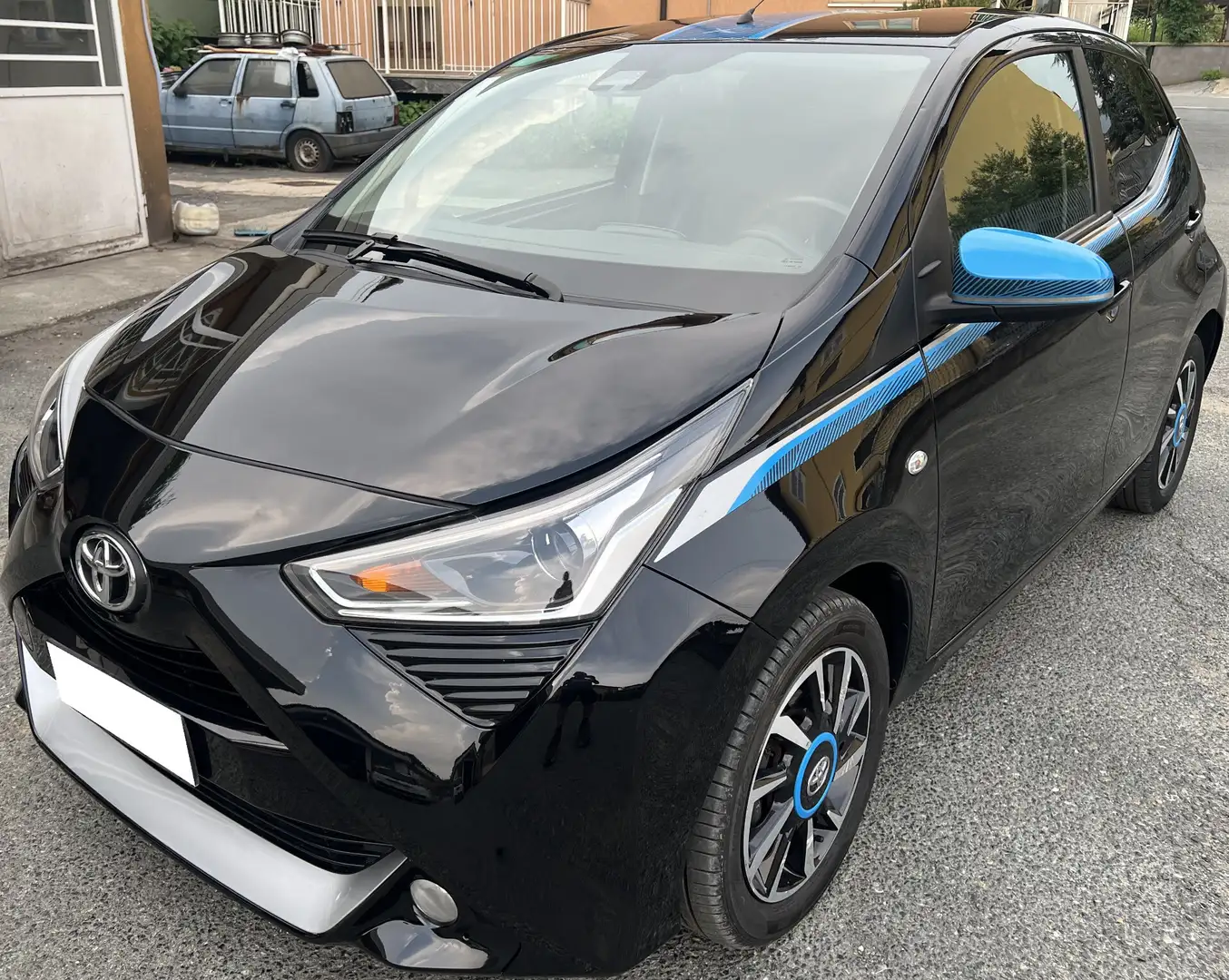 Toyota Aygo 1.0 72cv 5 porte X-Trend Schwarz - 1