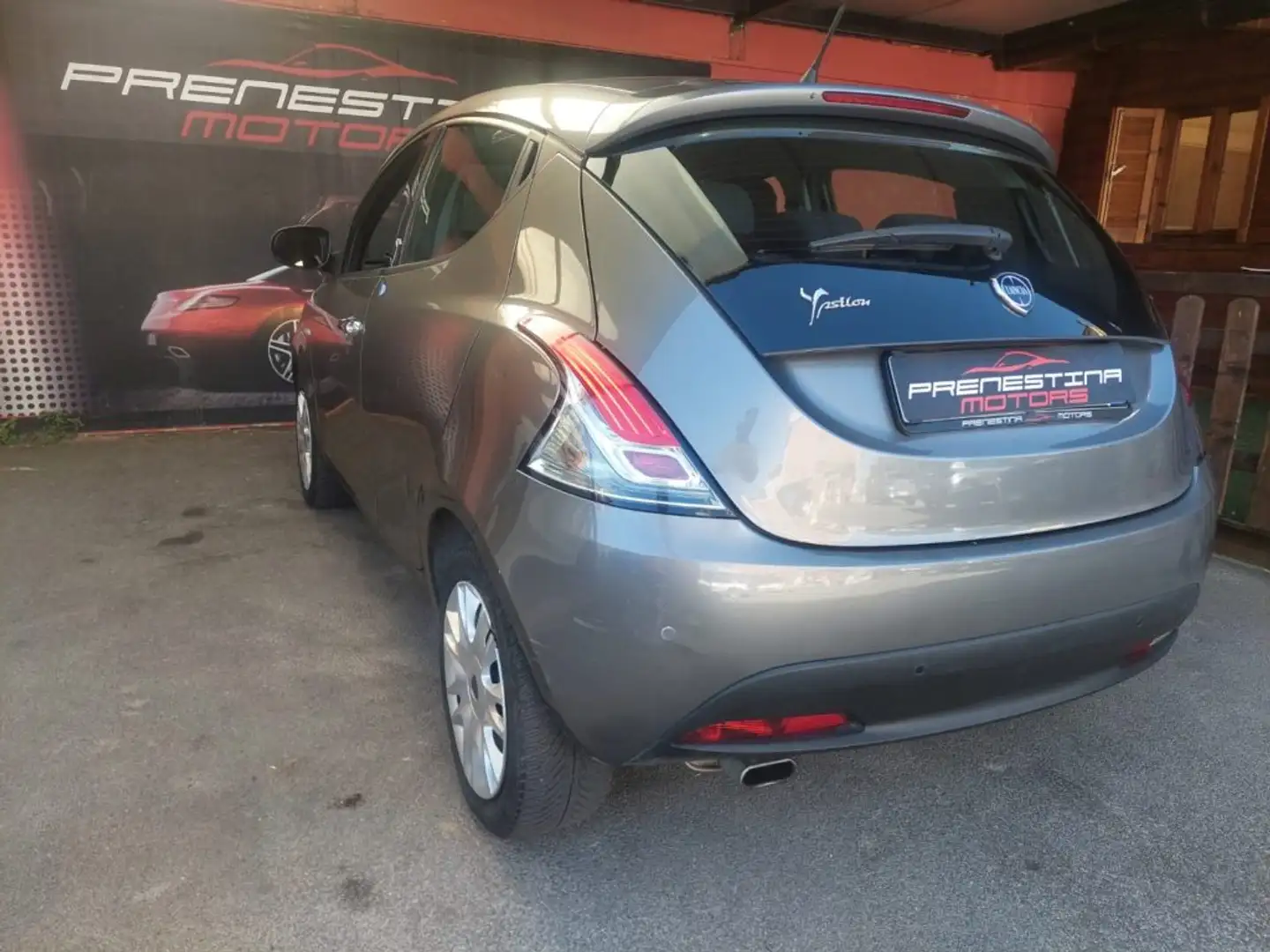 Lancia Ypsilon 1.2 69 CV 5 porte Gold Nero - 2