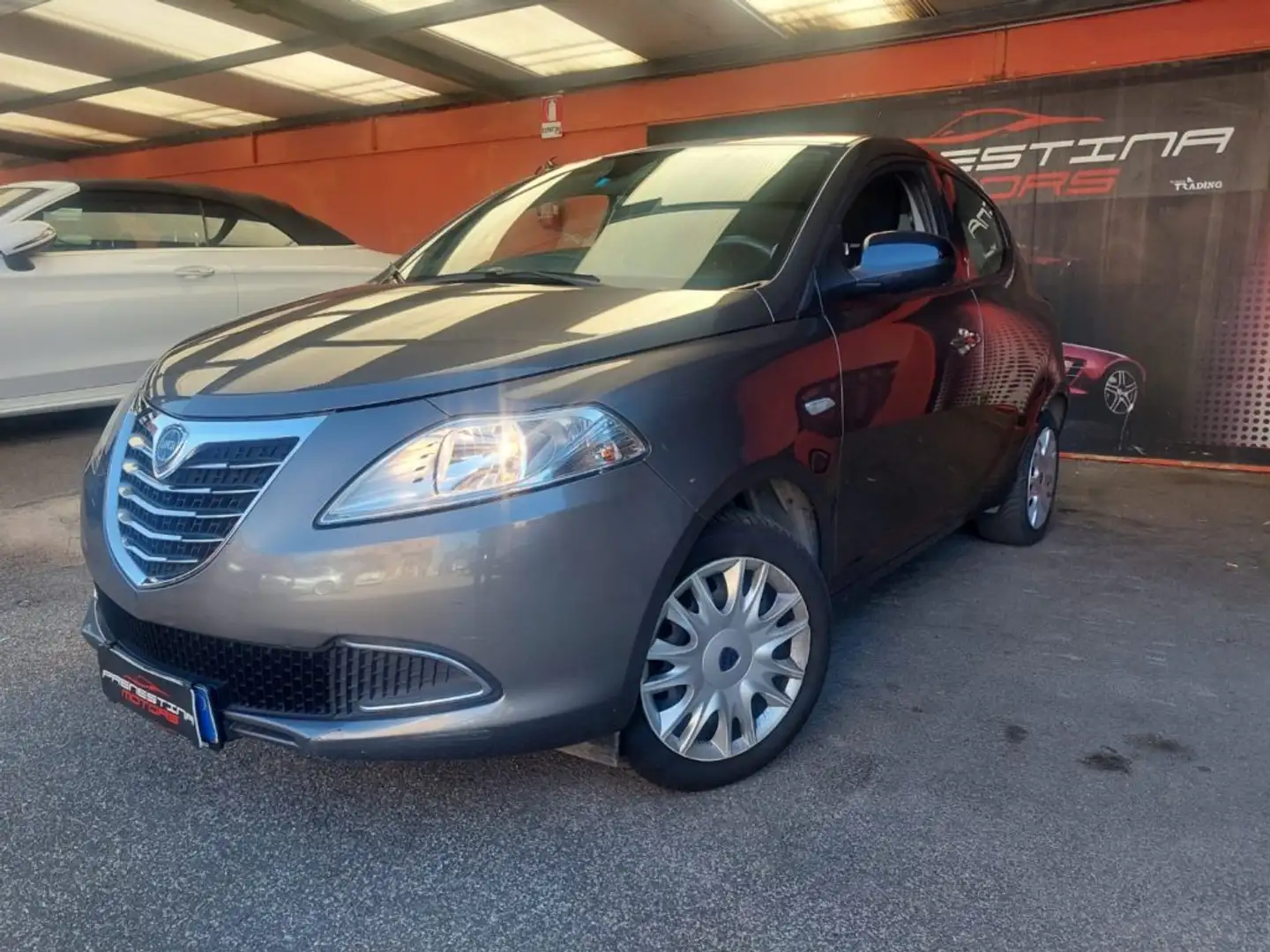 Lancia Ypsilon 1.2 69 CV 5 porte Gold Nero - 1