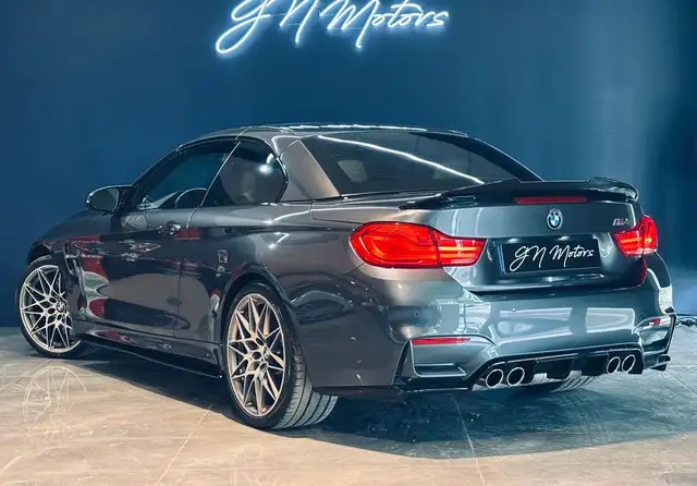 BMW M4 view 3