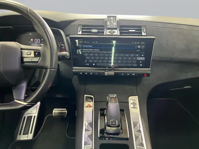 DS Automobiles DS 7 view 12