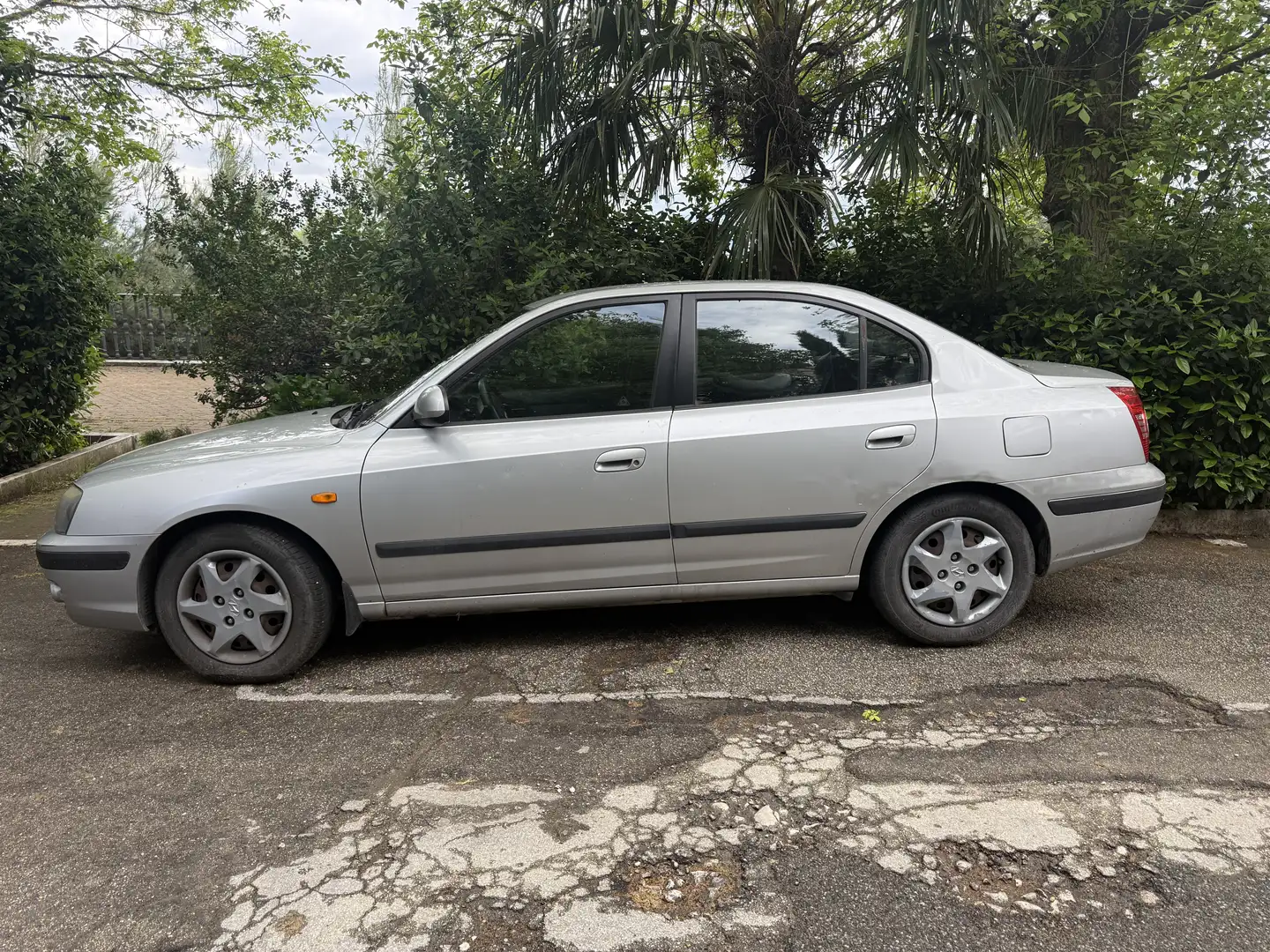 Hyundai ELANTRA Elantra III 2005 4porte 1.6 16v GLS Comfort Silber - 2