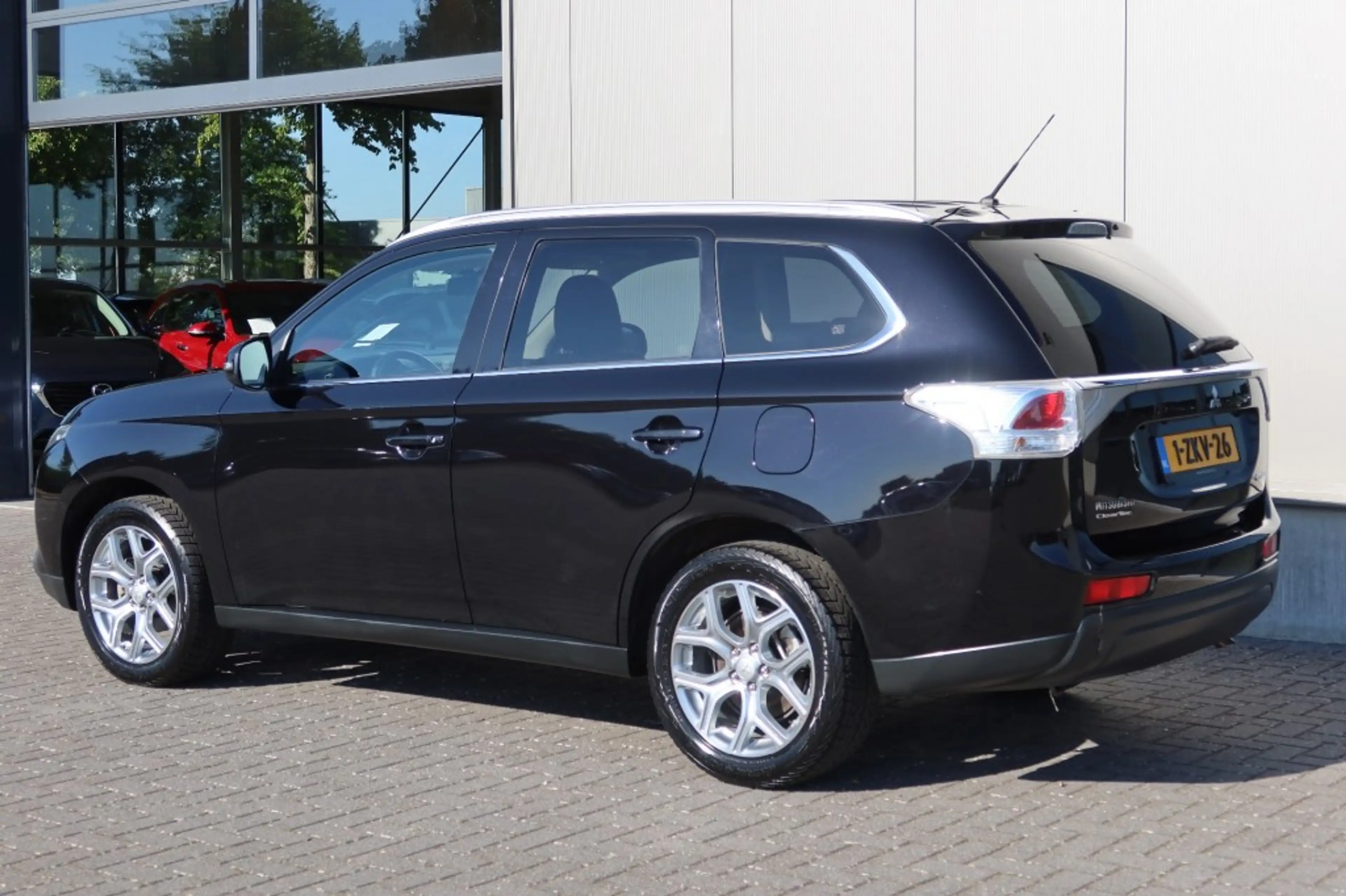 Mitsubishi Outlander 2.0 Instyle AUTOMAAT 7 Personen Clima, NAVI, Camer — photo 4
