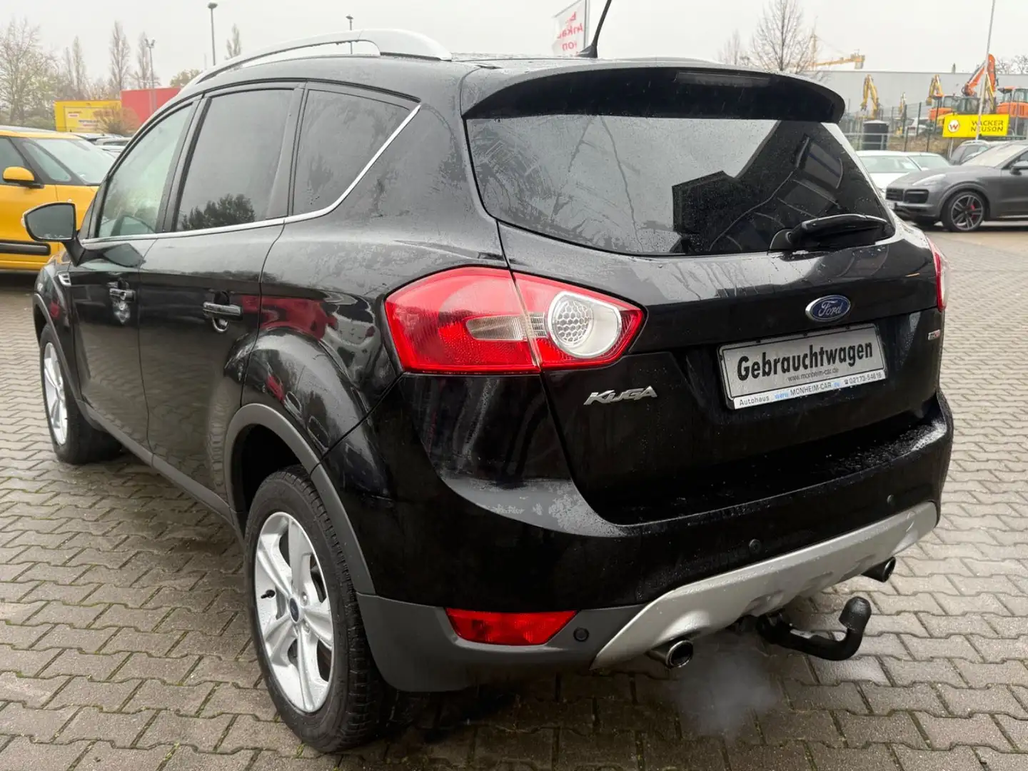 Ford Kuga Trend crna - 2