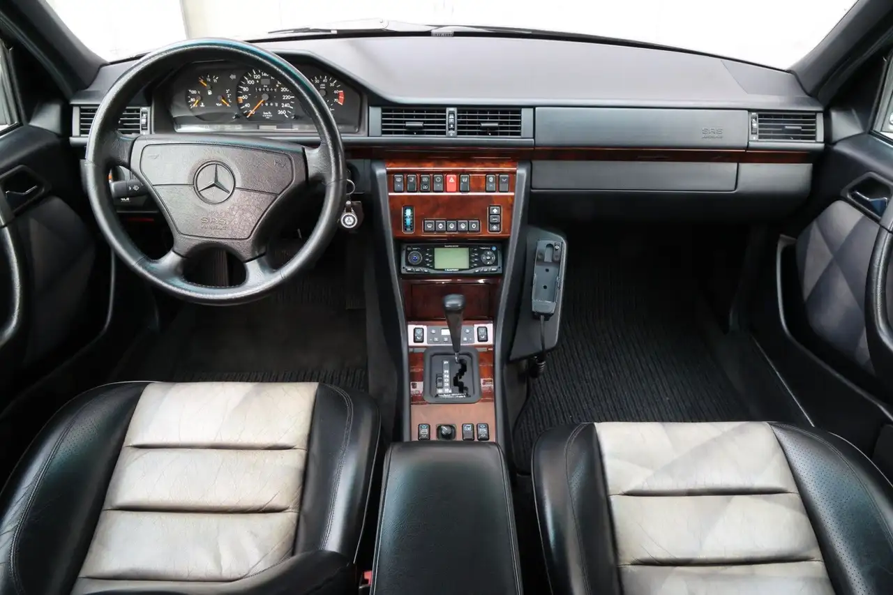 Mercedes-Benz E 500 Sondermodell Limited, Dt. Fahrzeug, foto 3