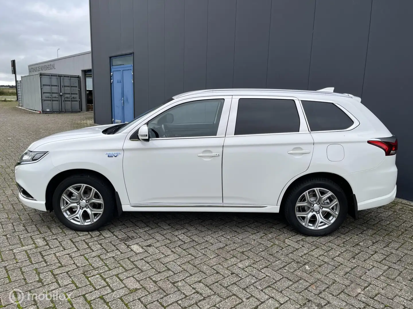Mitsubishi Outlander 2.0 PHEV Pure Blanc - 2