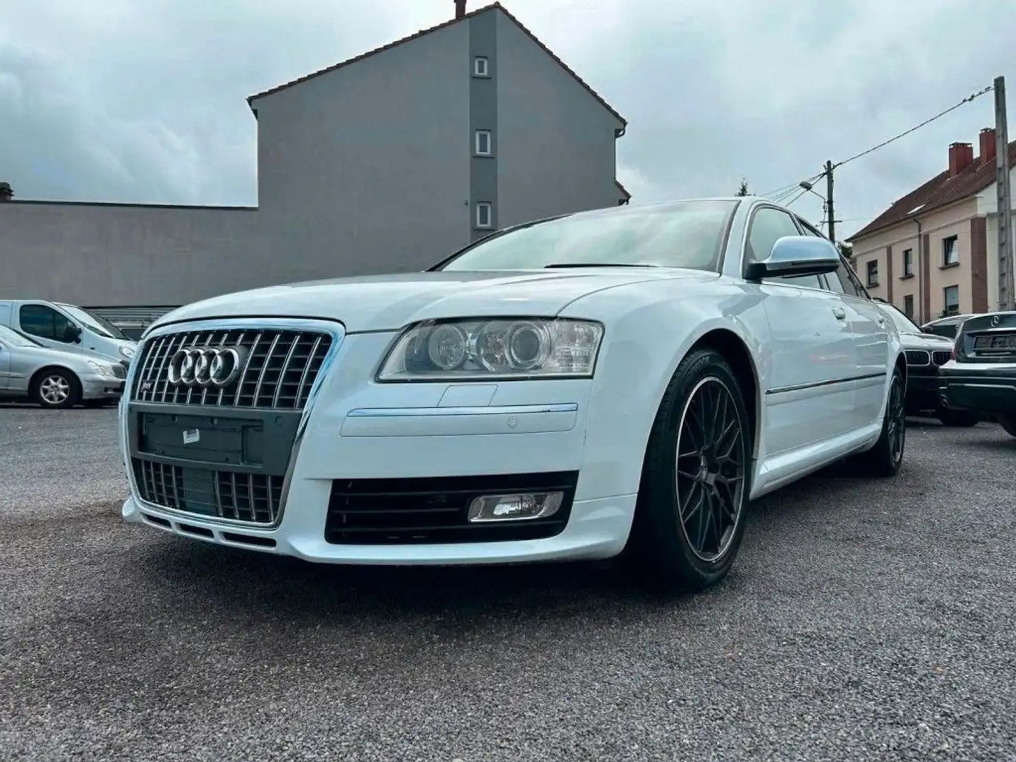 Audi S8 5.2 QUATTRO ACC + STAND-HZ + SITZBEL + B &O Weiß - 1